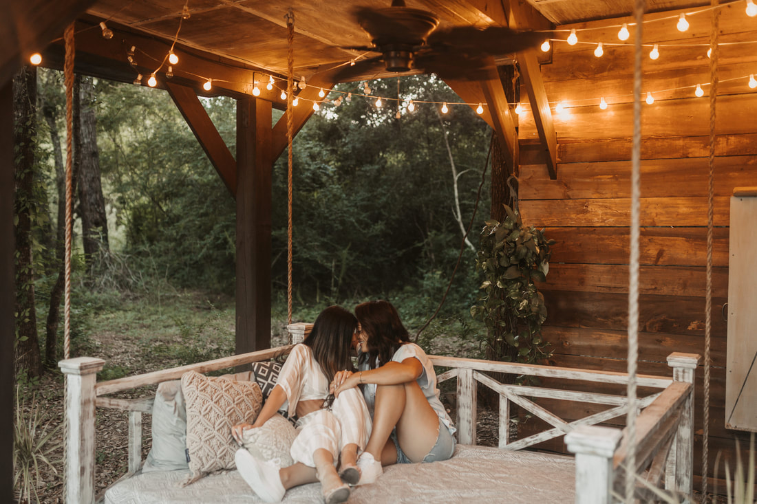 Engagement Photos at treehouse