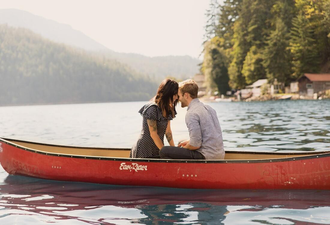 couple in Lake Crescent Washington