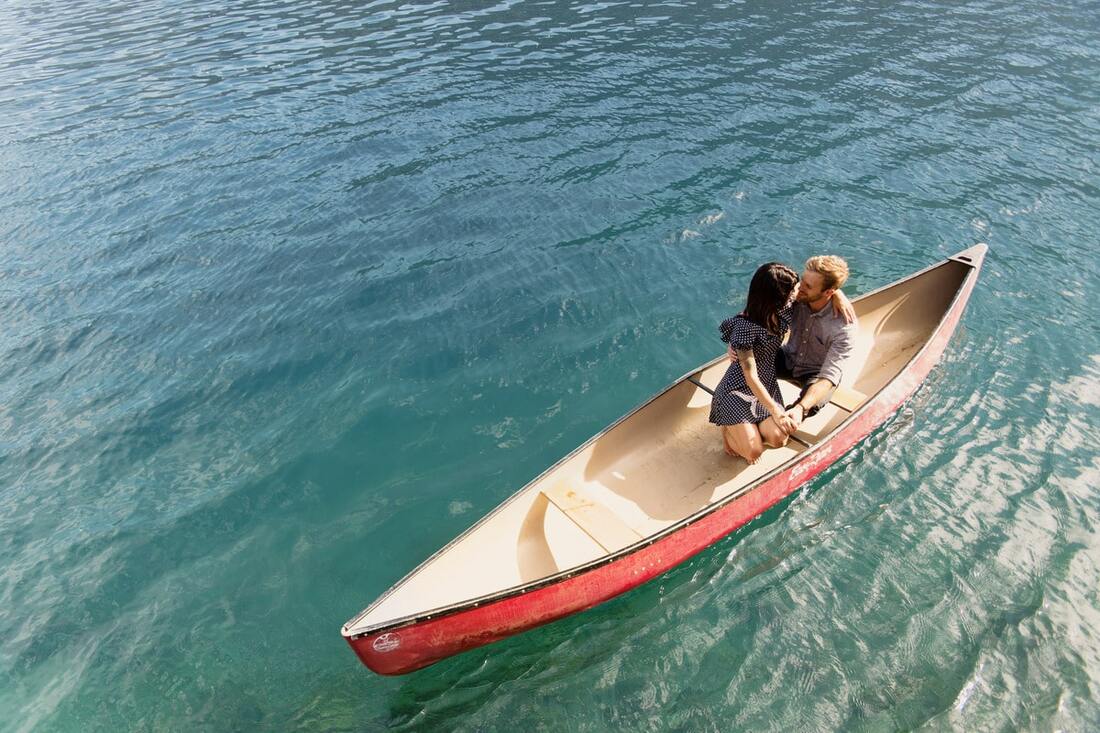 kissing in canoe